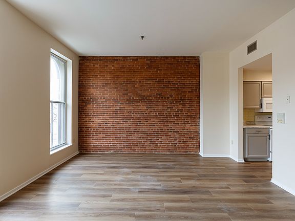 4th image of 61-69 Church St #D