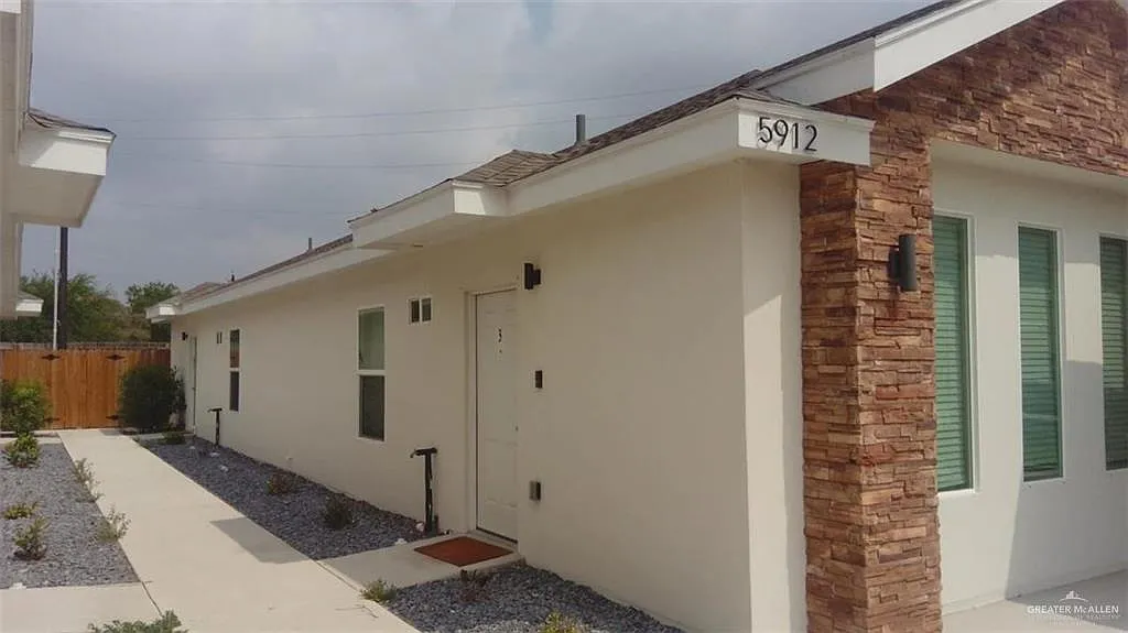 2 bed, 3.0 bath, 1078 sqft, $1,250 — Photo 3