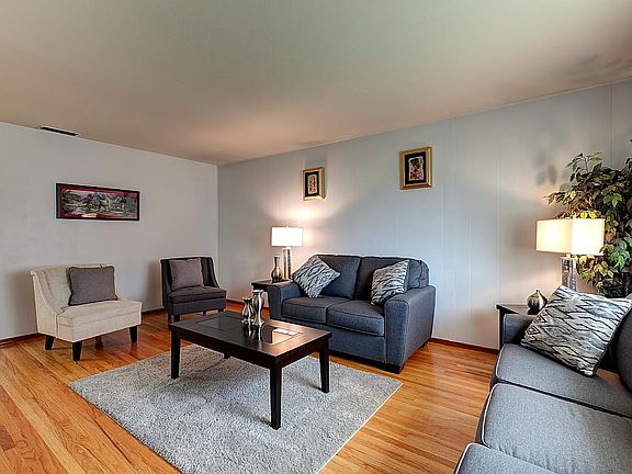 2nd image of 6547 Rainbow Dr
