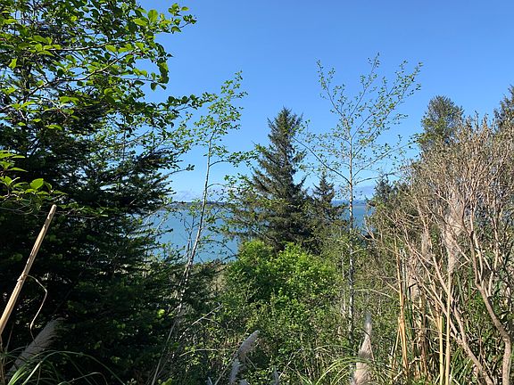 4th image of 6986 Seaview Dr