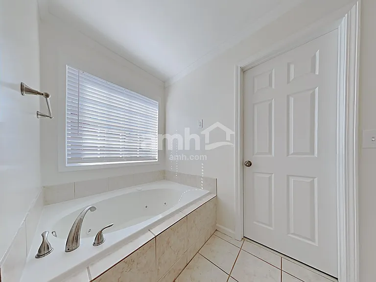 979 Park Knoll Ct — Photo 11