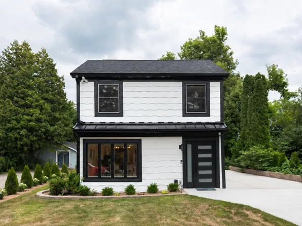 3159 E Barry DRIVE, Lake Geneva, WI 53147