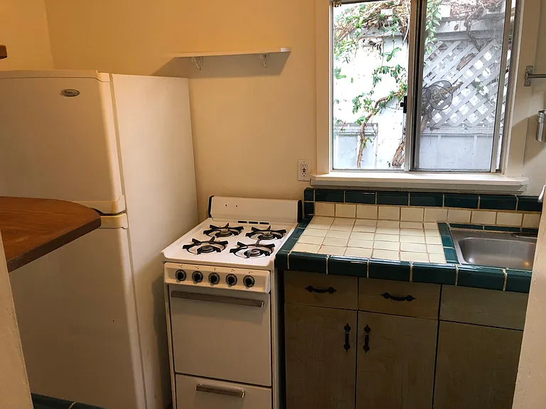 5067 1/2 Brighton Ave — Photo 4
