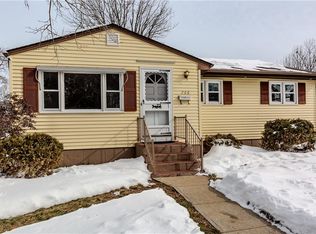 266 Vineyard Rd, Warwick, RI 02889