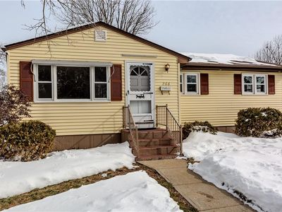 266 Vineyard Rd, Warwick, RI, 02889