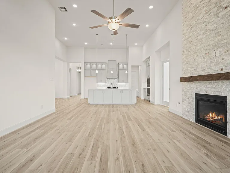929 Wormwood Dr — Photo 4