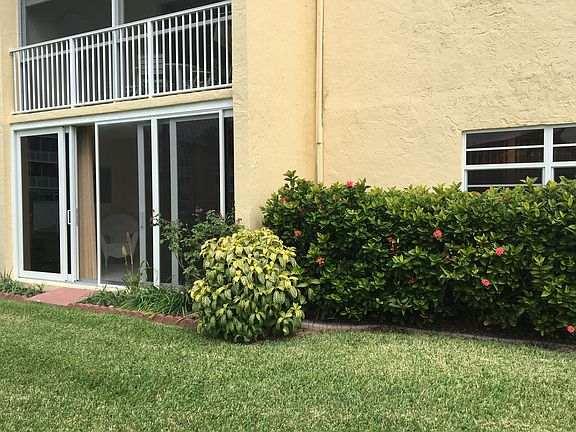 4th image of 202 SE 10th St APT 101