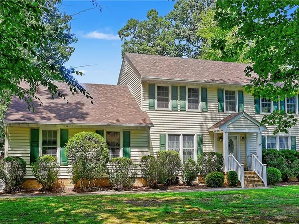 925 Oxford Dr, Virginia Beach, VA 23452
