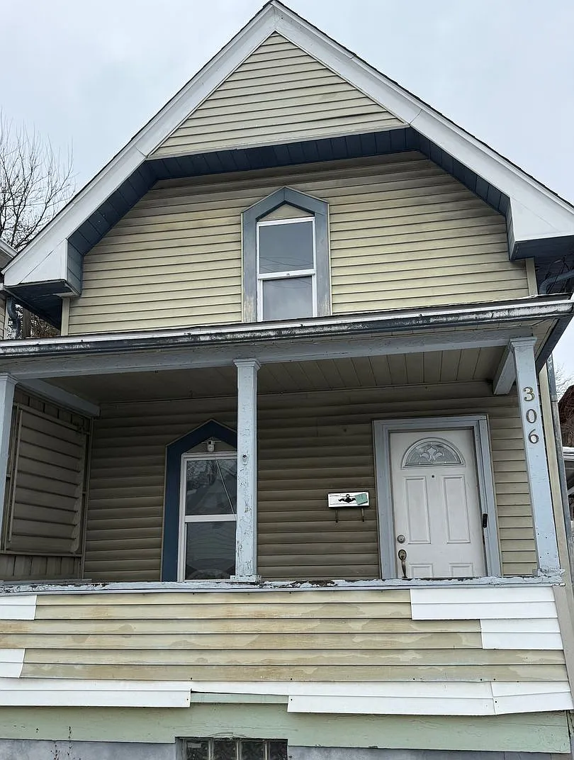 2 bed/1 bath Single Family Home McKeesport, PA — Photo 1