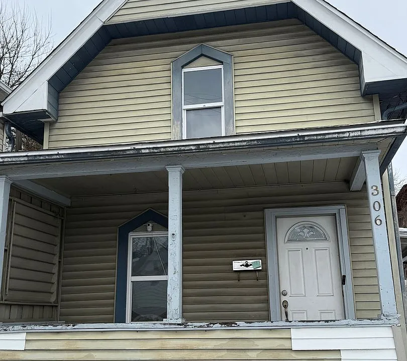 306 Laredo St