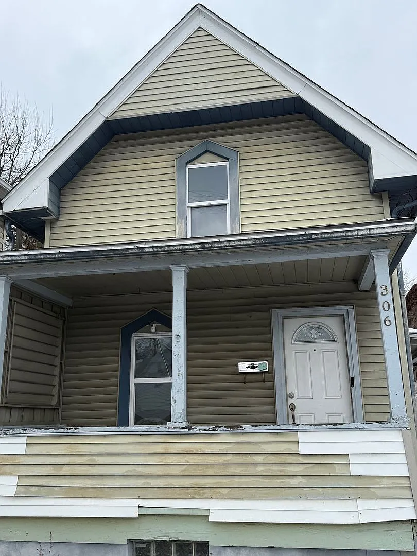 306 Laredo St photo 1