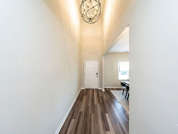5th image of 725 Sage Oak Ln
