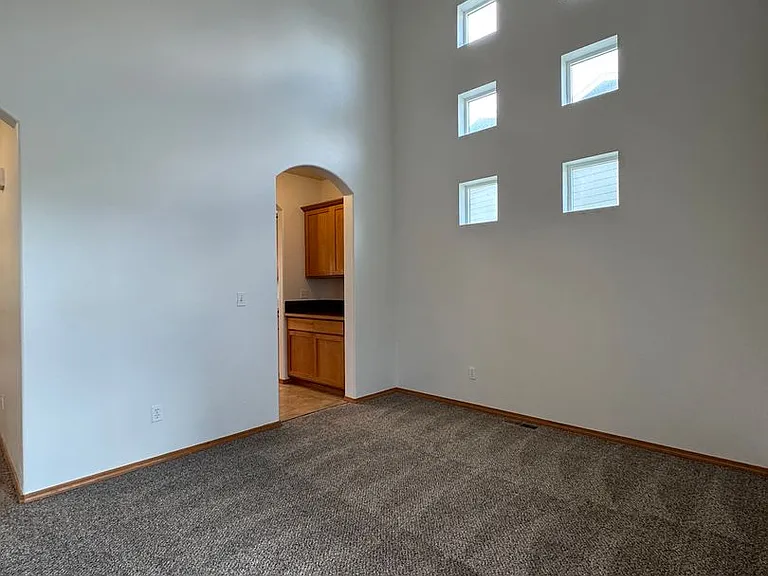 2210 N Clearview Dr — Photo 7