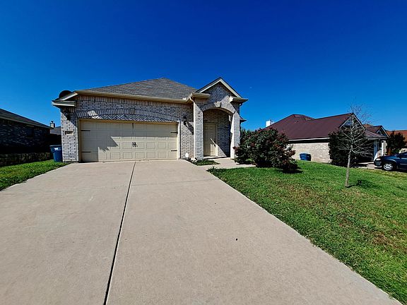 3rd image of 601 Jennie Marie Cir