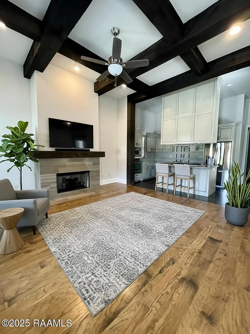 3 bed, 2.0 bath, 1602 sqft, $2,200 — Photo 2