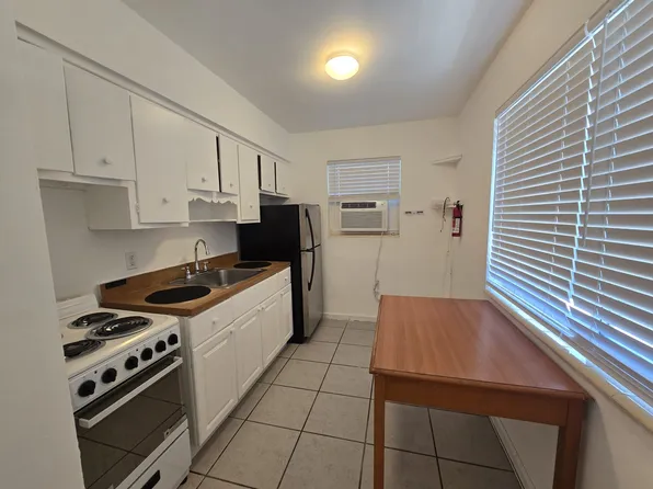 2305 Monroe St, Hollywood, FL