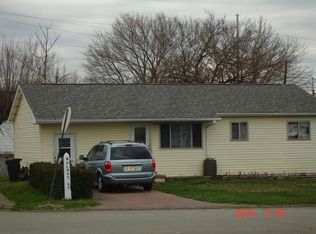 2021 Walnut St, Kenova, WV 25530