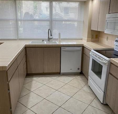 4th image of 1002 Copley Ct
