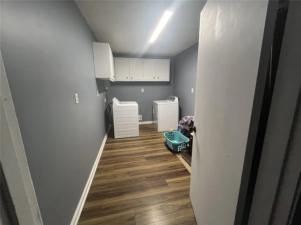 3 bed, 2.0 bath, 1992 sqft, $2,500 — Photo 3