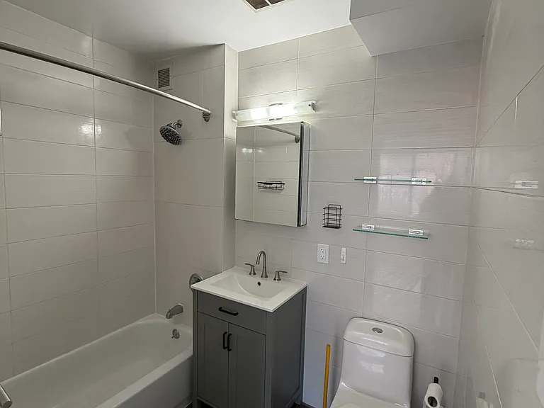 2027 1st Ave #5 — Photo 5