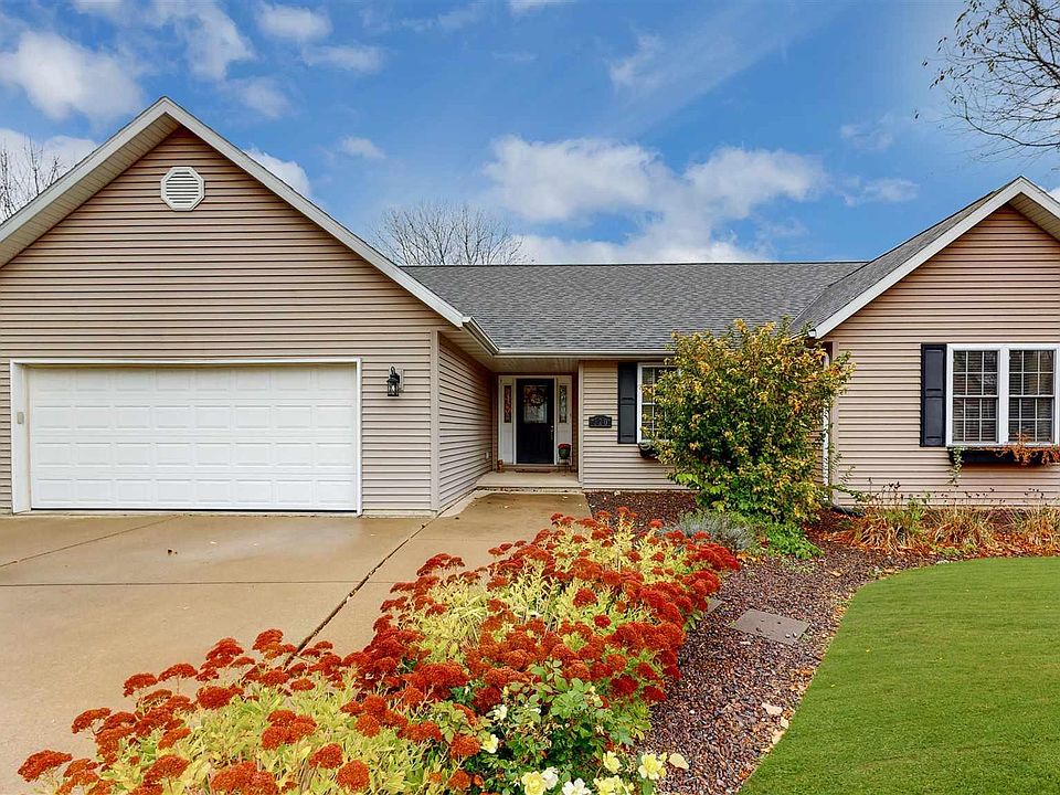 1st image of 320 Whispering Oaks Dr