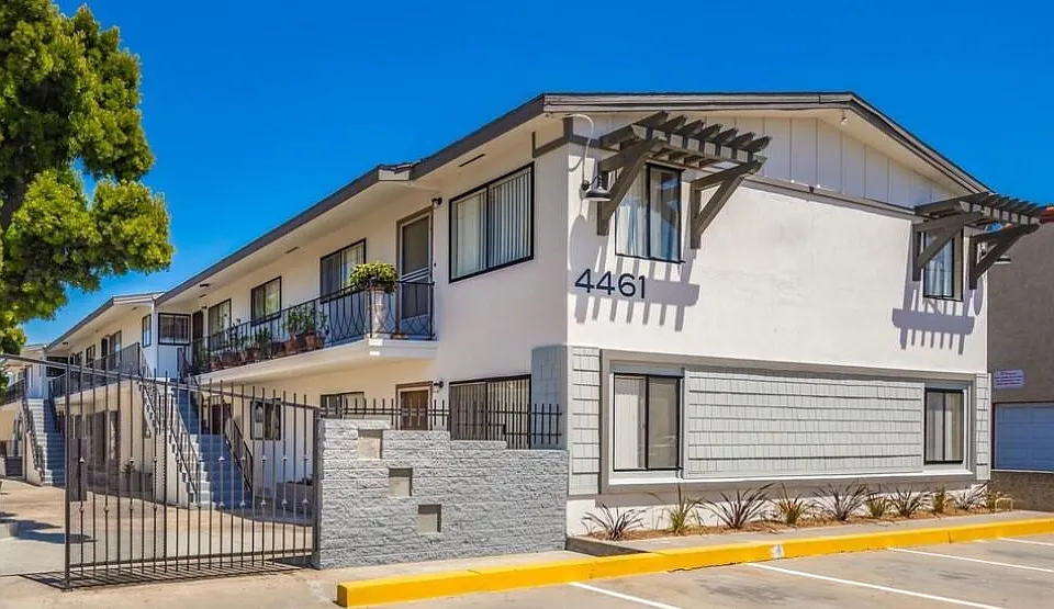 4461 Menlo Ave
