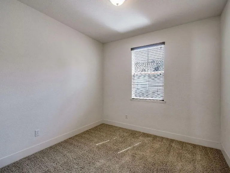 405 Washington Sq #19 — Photo 9