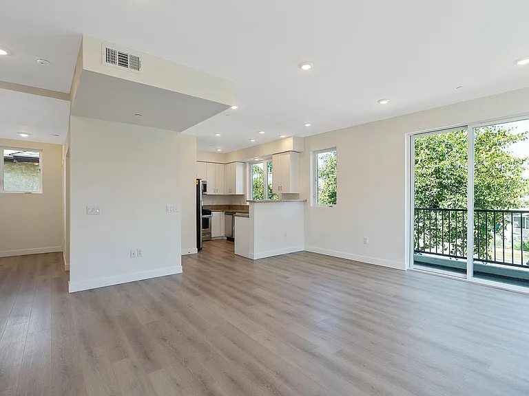 14228 Delano St #0 — Photo 18