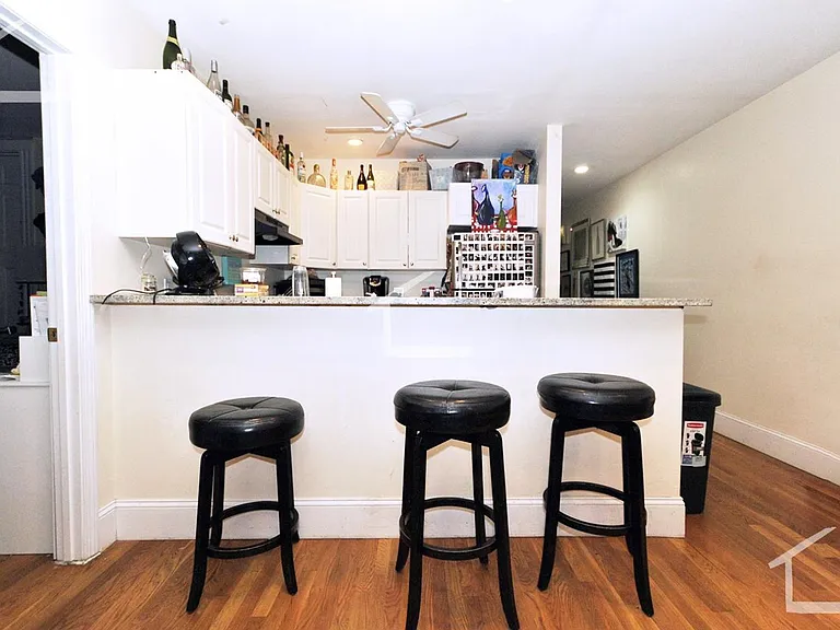 64 Egmont St #4 — Photo 3