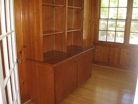 4th image of 50 Sherwood Dr