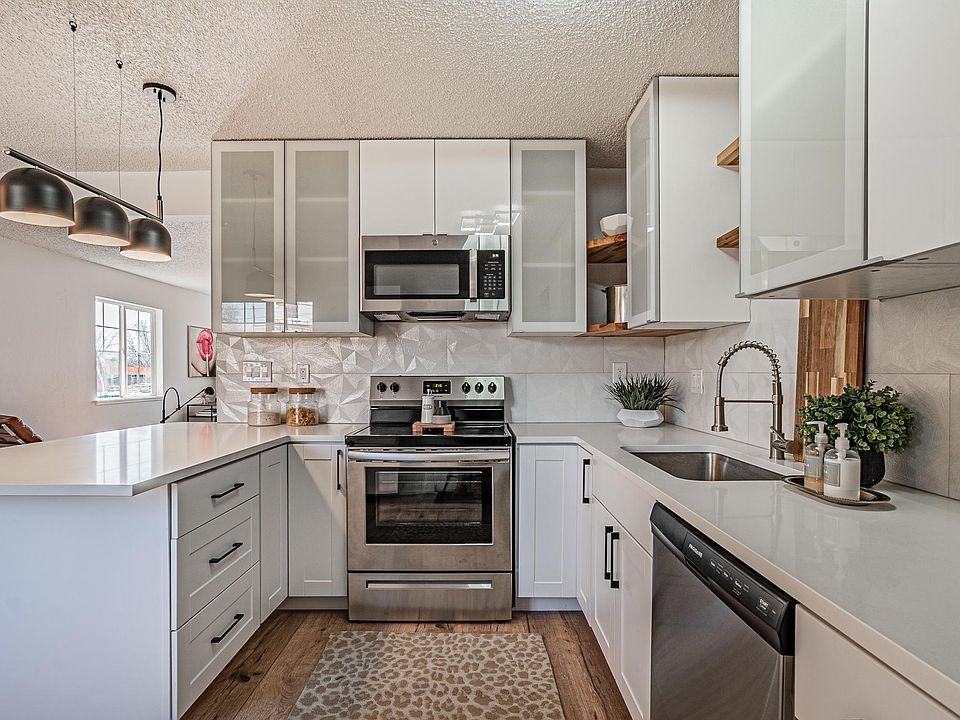 Kitchen with all appliances, pantry and breakfast bar with quartz counter tops