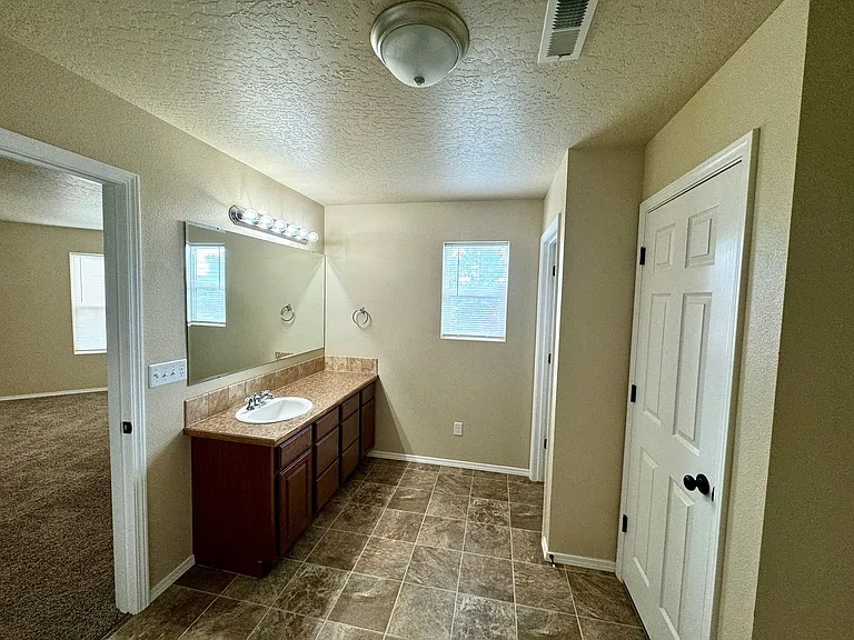 28 N Zion Park Dr — Photo 18