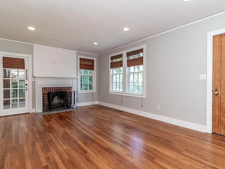 703 Hickman Rd — Photo 4