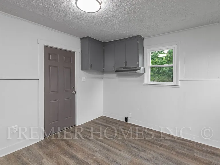 344 Fenton Ave NE — Photo 6