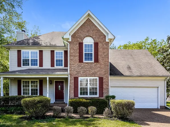 2873 Iroquois Dr, Thompsons Station, TN 37179