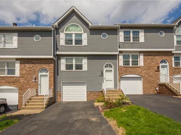 2309 Elm Dr, Oakdale, PA 15071