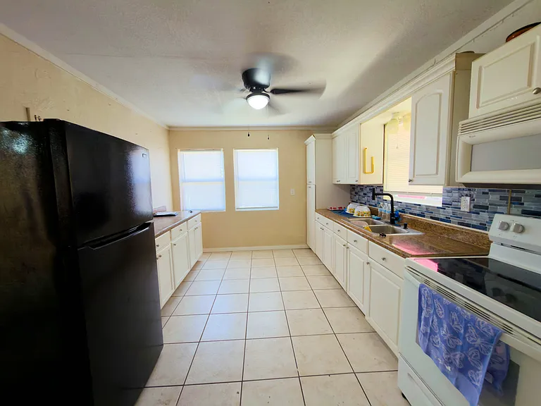 409 Grant St — Photo 7