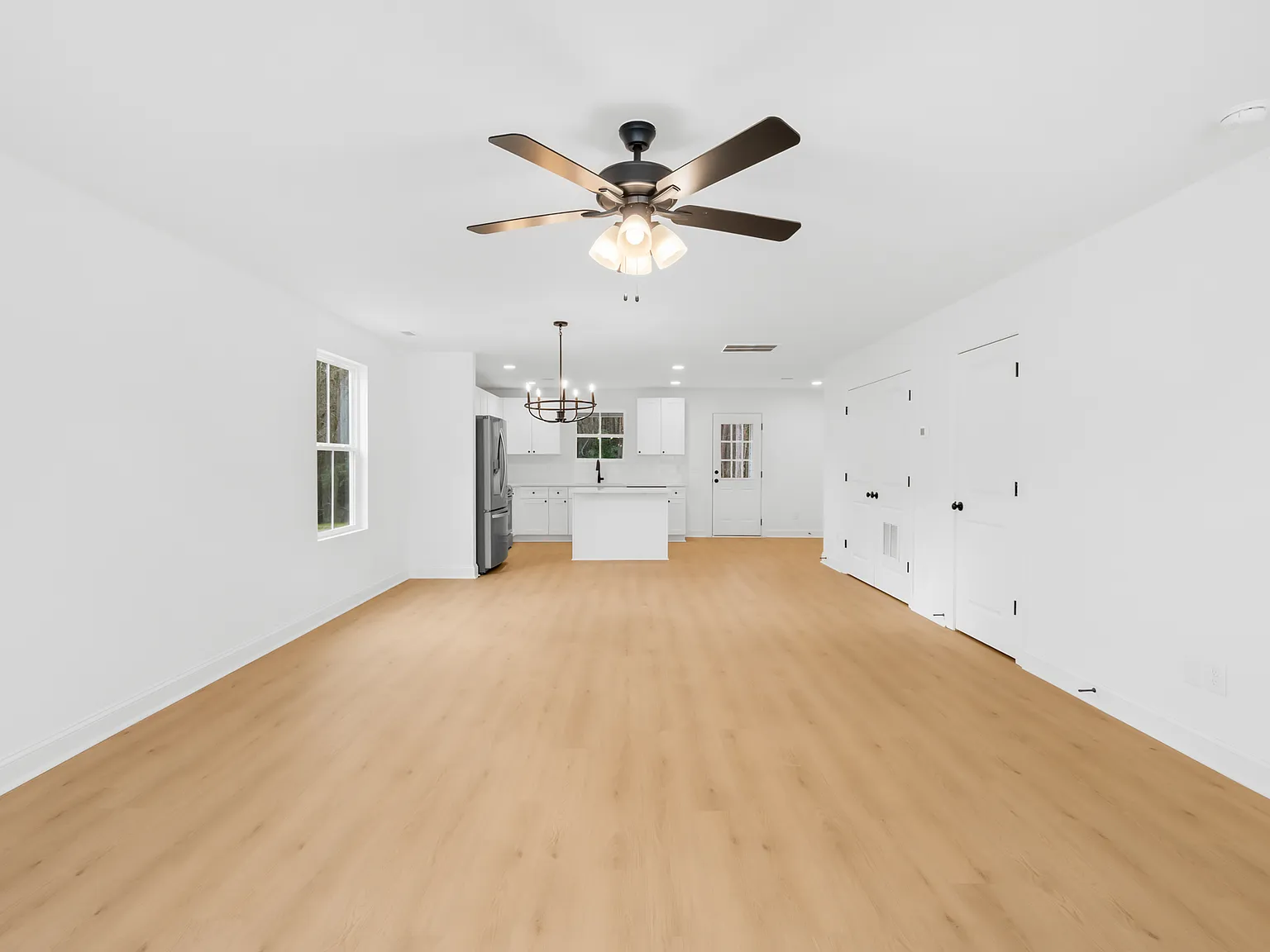 3 bed, 2.5 bath, 1392 sqft, $1,800 — Photo 3