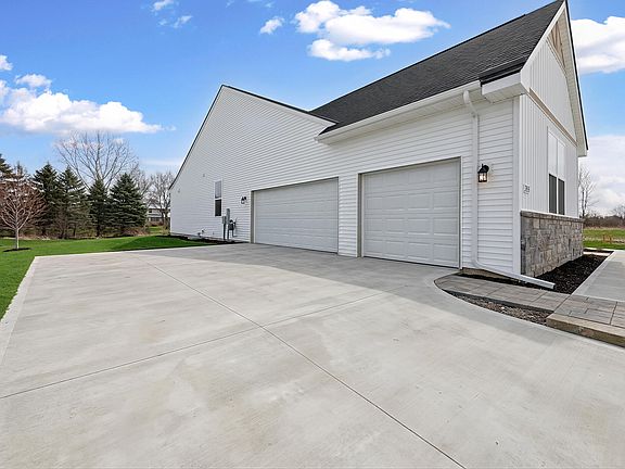 5th image of 28510 Coyote Ct
