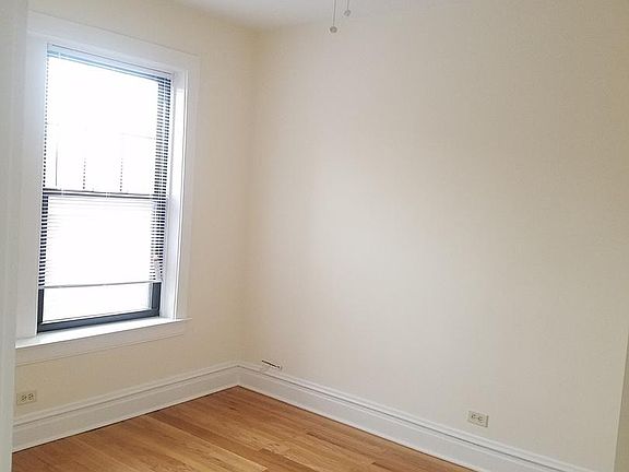 5th image of 3546 N Oakley Ave #3