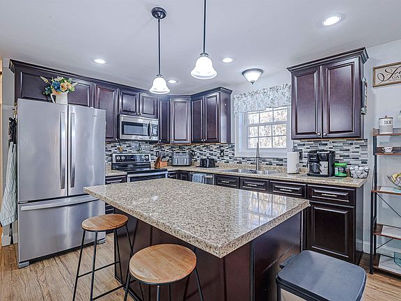 3rd image of 35 Reservoir Road