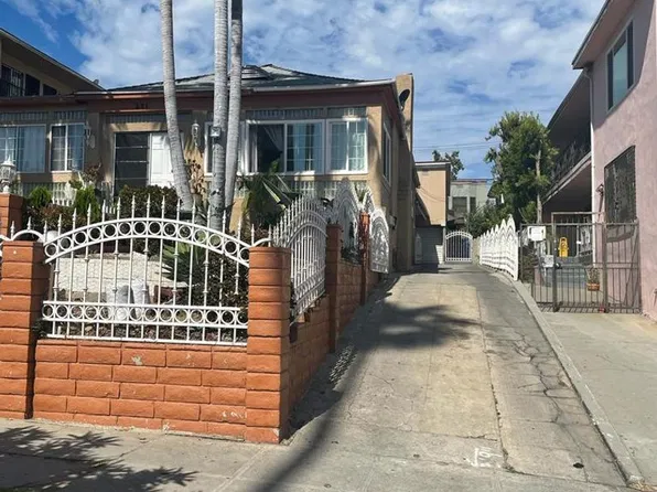**Studio In The The Heart Of The City. Minutes To Everything**, 233 N Catalina St, Los Angeles, CA 90004