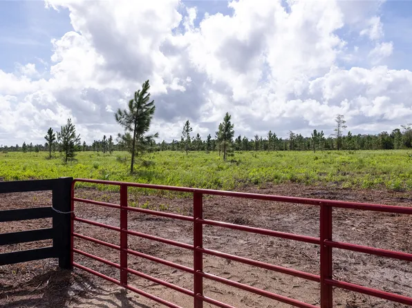 4 Davis Rd, Hilliard, FL 32046