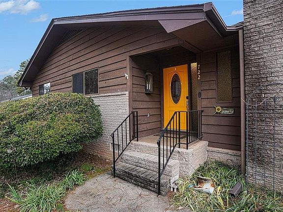 3rd image of 722 Mundys Mill Rd