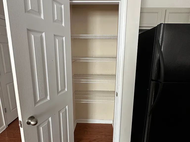 124 Avalon Dr — Photo 3