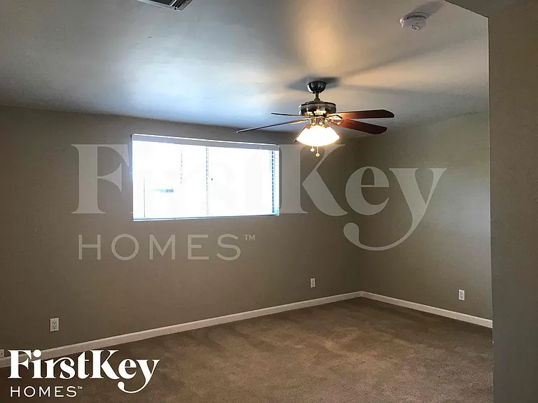 8802 N 35th Dr — Photo 18