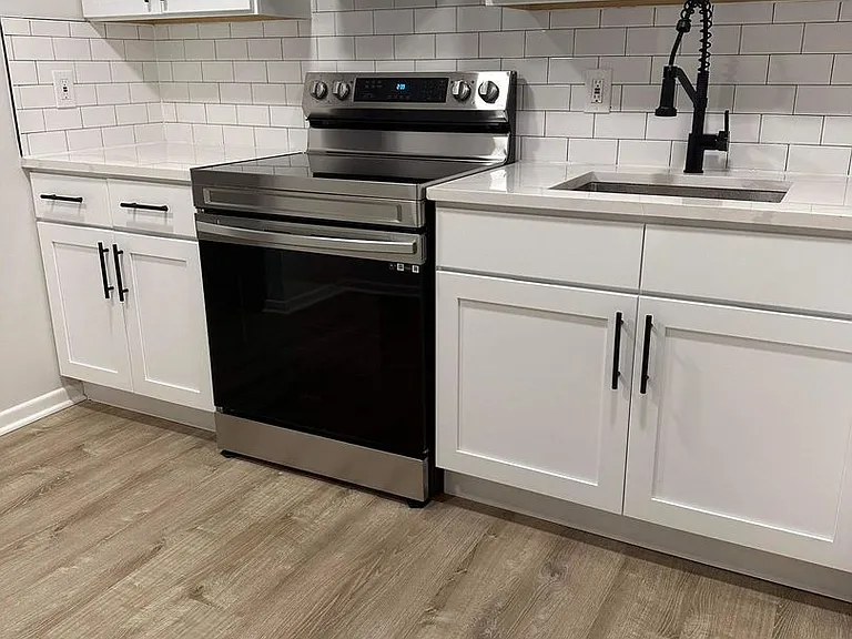 Robin Hood Apartments — Photo 11