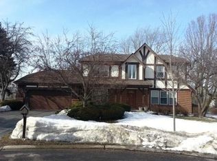 1330 W Saint James Ct, Palatine, IL