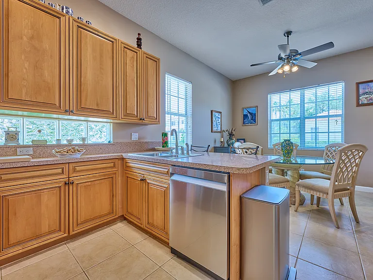 530 Commons Dr — Photo 10