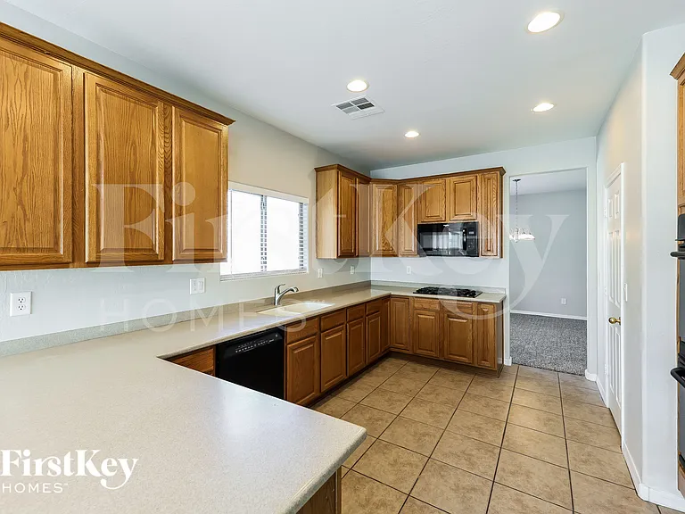 15608 N 172nd Ln — Photo 8